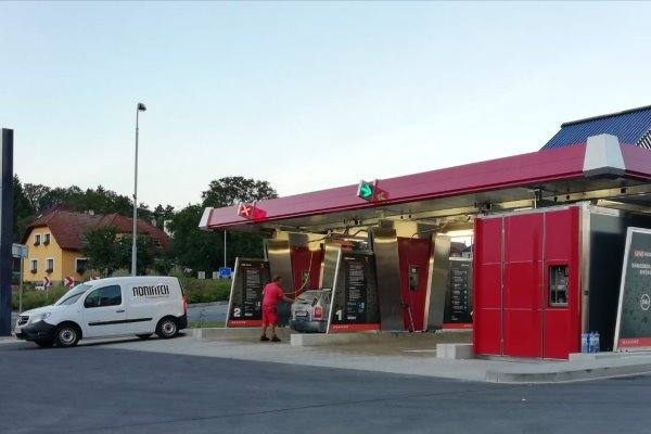 önkiszolgáló autómosó